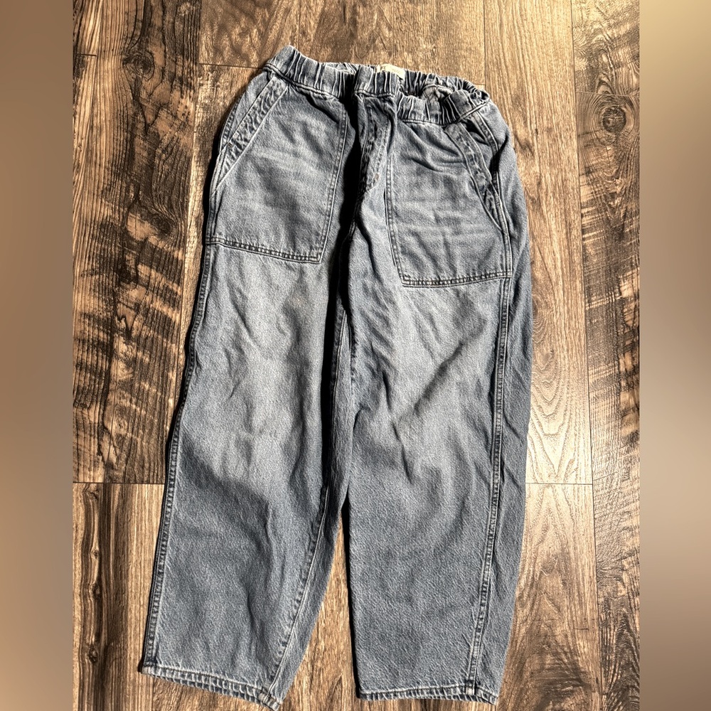 Pull on front pocket jeans.